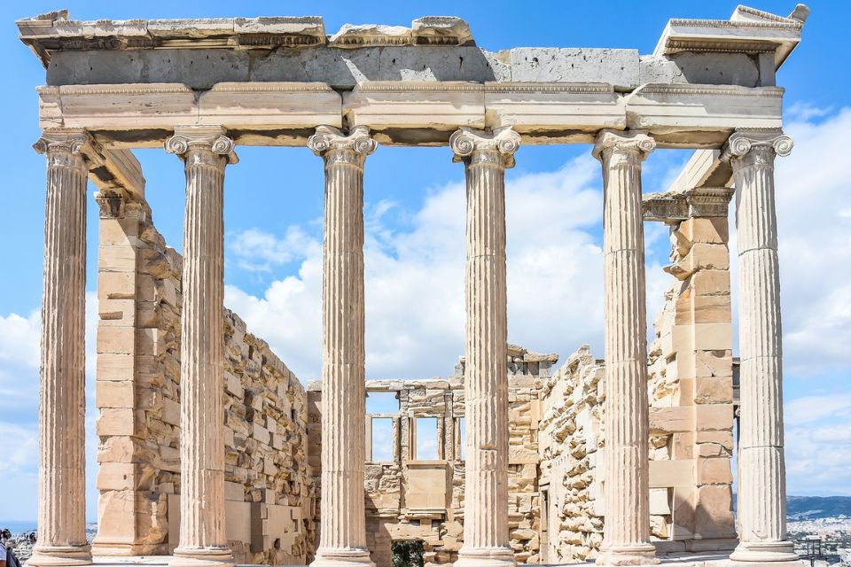 Greek Tourism Revenues Surpass Pre-Pandemic Levels After 10 Strong Months