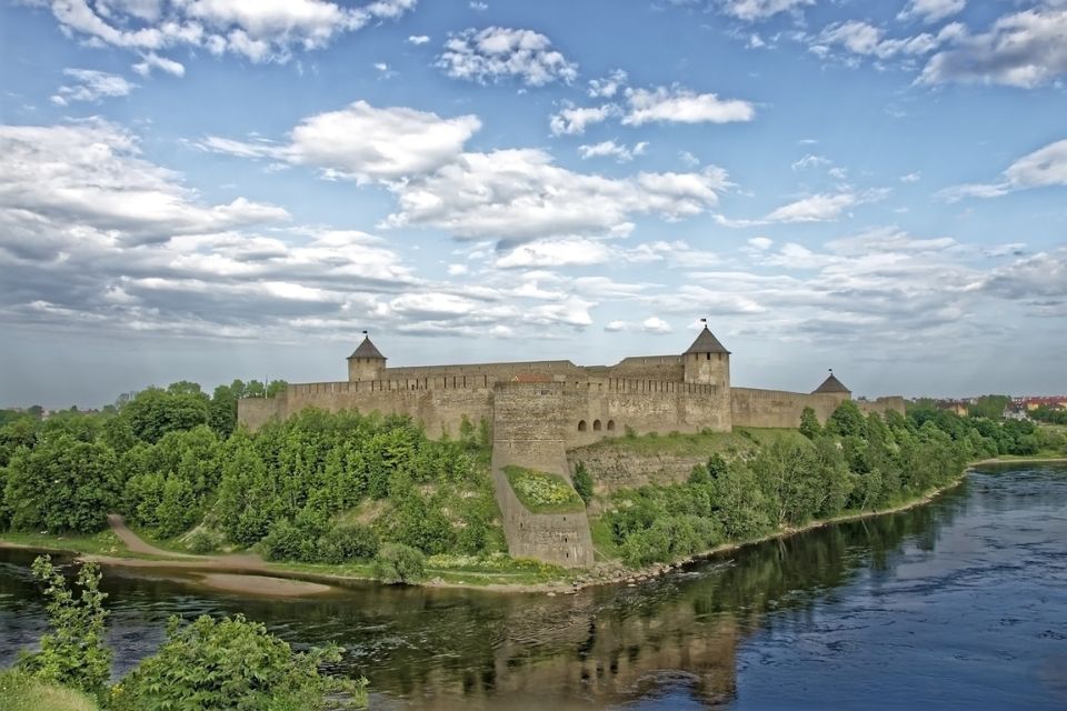 Border Crossing at Narva Sees a Surge in Entry Bans