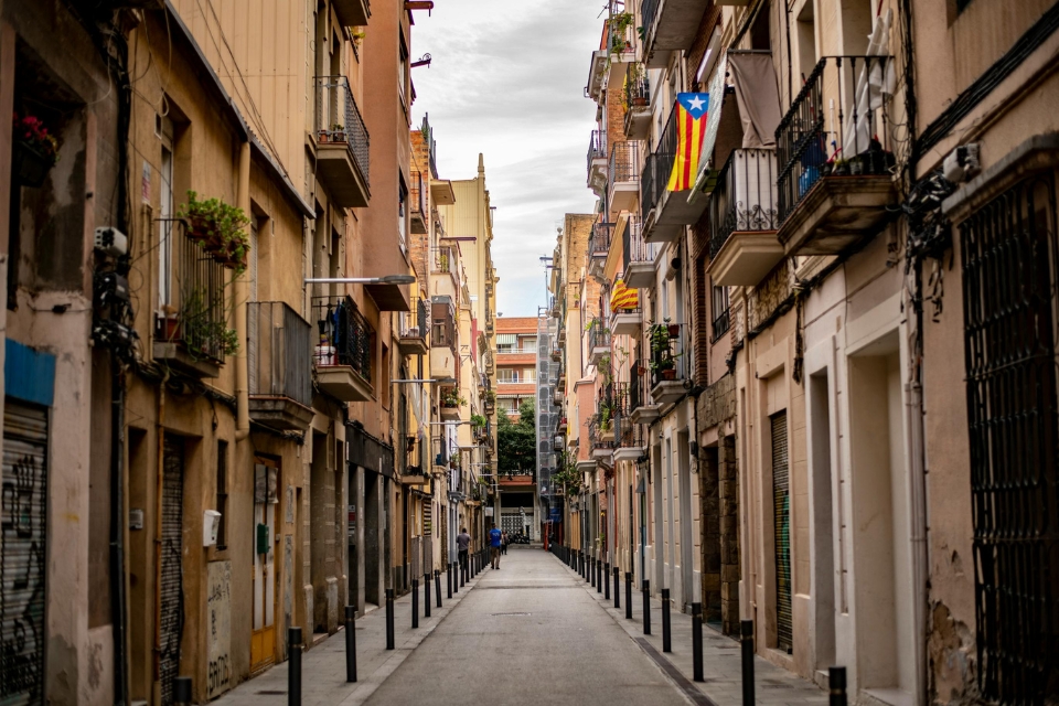 Barcelona to Ban Tourist Apartments to Tackle Housing Crisis
